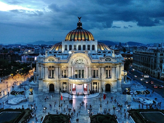 A cover image from the 'Atlanta to Mexico City Travel Guide' showcasing notable landmarks